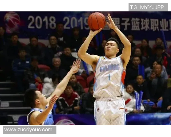 李根：从篮球新星到职业生涯的传奇之路探索与成长的背后故事