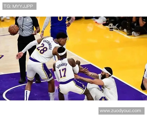 湖人对阵灰熊比赛裁判表现分析及争议判罚回顾 湖人对阵灰熊比赛裁判表现分析及争议判罚回顾