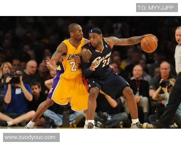 2012年科比与詹姆斯的巅峰对决:篮球传奇交锋的经典瞬间回顾 2012年科比与詹姆斯的巅峰对决:篮球传奇交锋的经典瞬间回顾